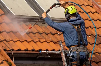 Démoussage et hydrofuge de toiture à Llauro